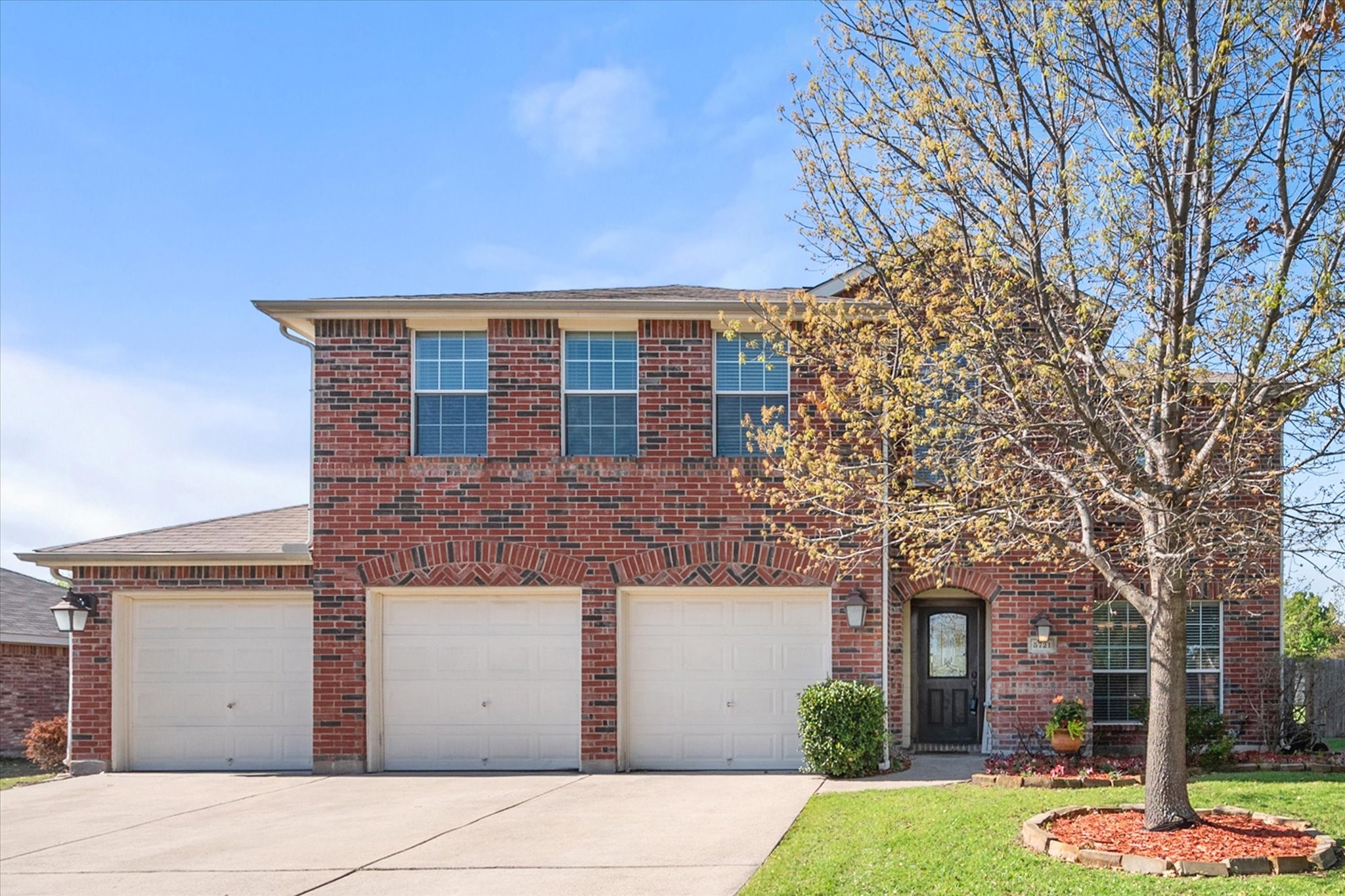 5721 Secco Drive Arlington, Mansfield, and surrounding areas. Home Listings - Front Real Estate Company Real Estate, Sell Home, Buy Home, Property Analysis, Home Ownership